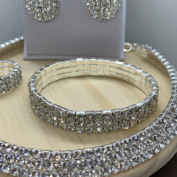 Set of four Bracelet Ring Necklace Earrings - Picture 3 of 4